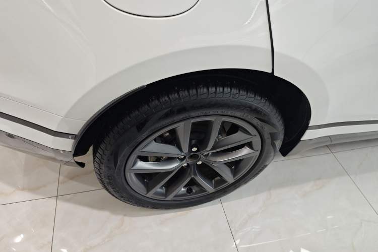 Used Land Rover Range Velar 2024 Dynamic SE Exterior 8