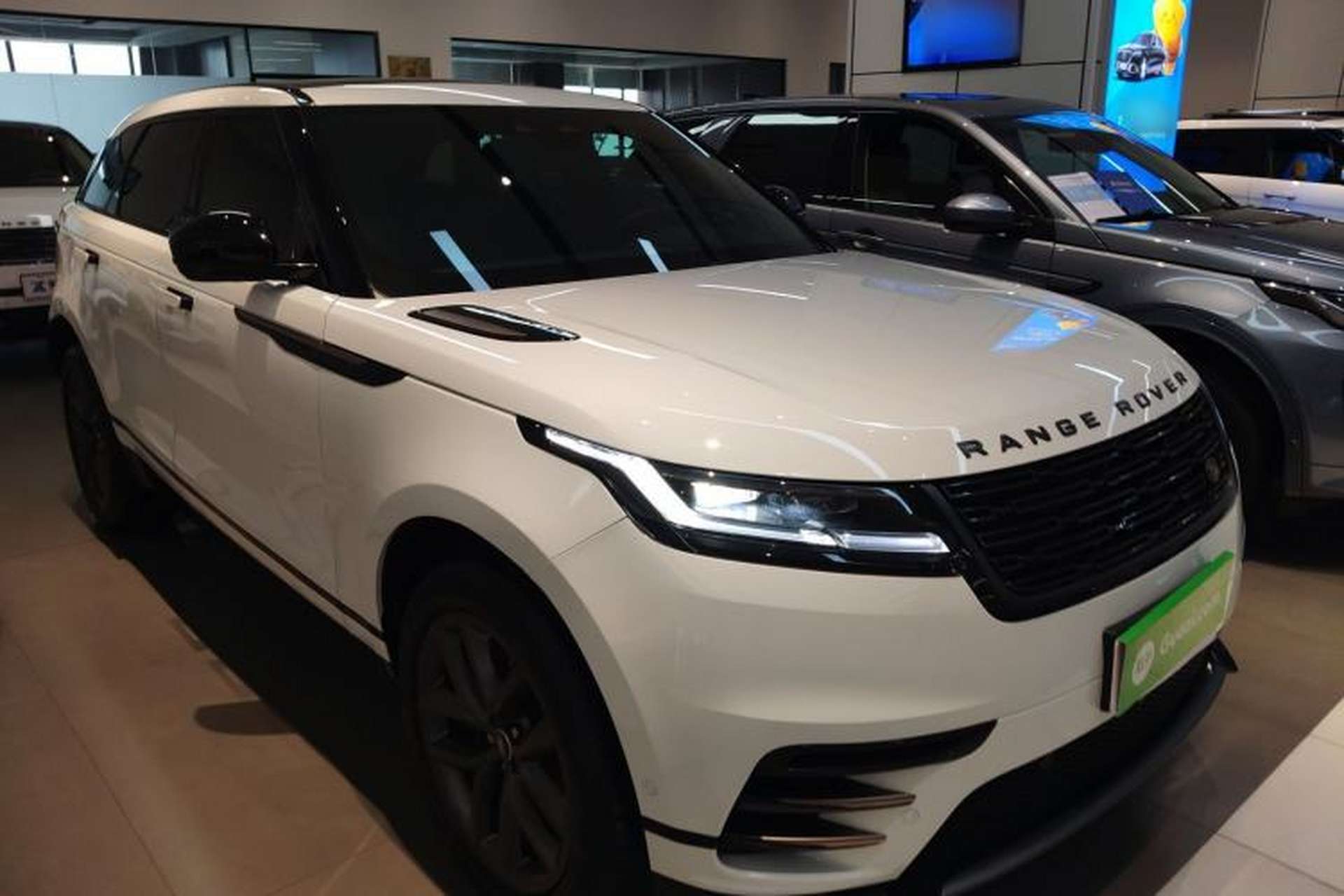 Used Land Rover Range Velar 2024 Dynamic SE Front Right 45 Deg