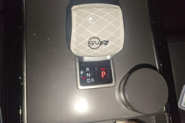 Used Land Rover Range Velar 2024 Dynamic SE Gear Lever