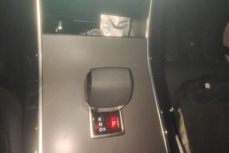 Used Land Rover Range Velar 2024 Dynamic SE Gear Lever