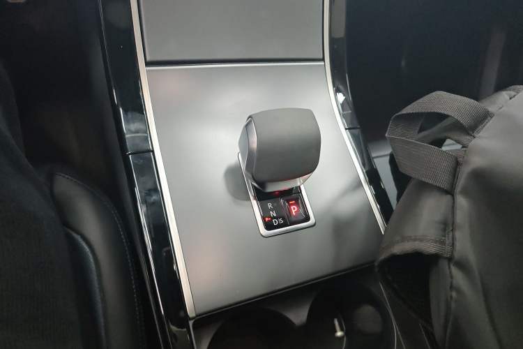 Used Land Rover Range Velar 2024 Dynamic SE Gear Lever
