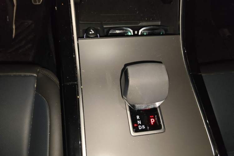 Used Land Rover Range Velar 2024 Dynamic SE Gear Lever