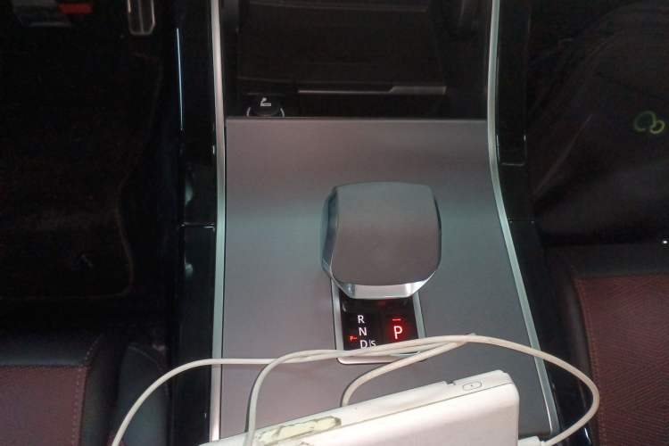 Used Land Rover Range Velar 2024 Dynamic HSE Gear Lever