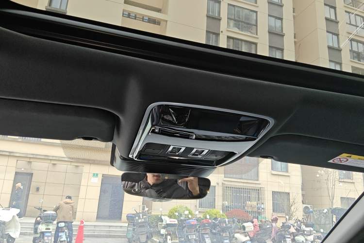 Used Land Rover Range Velar 2024 Dynamic SE Headliner