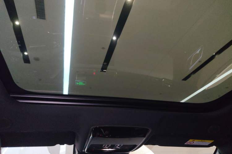 Used Land Rover Range Velar 2024 Dynamic SE Headliner