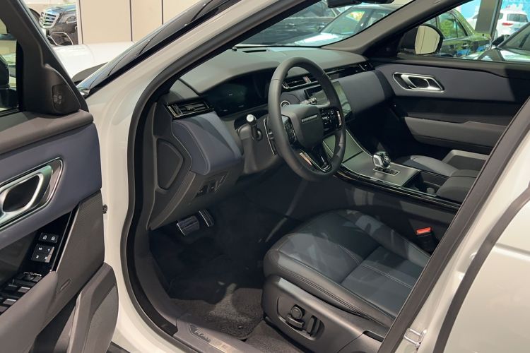 Used Land Rover Range Velar 2024 Dynamic SE Interior 1