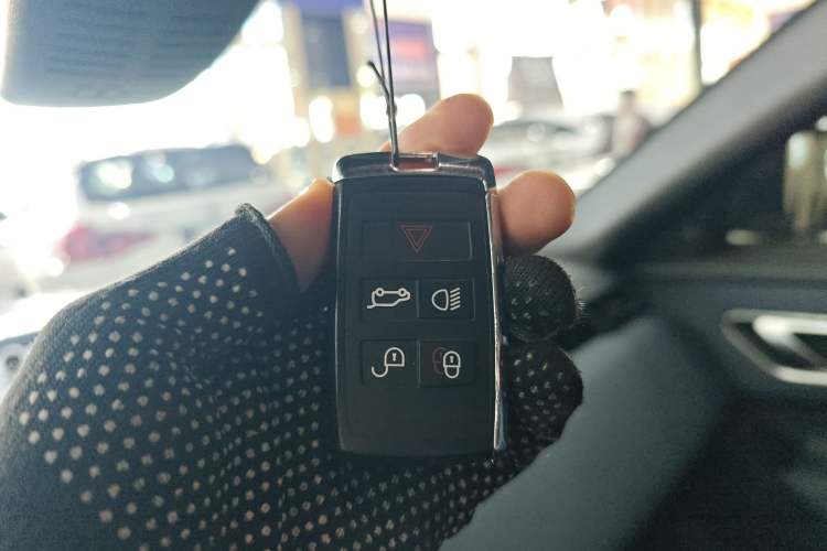 Used Land Rover Range Velar 2024 Dynamic SE Interior 1