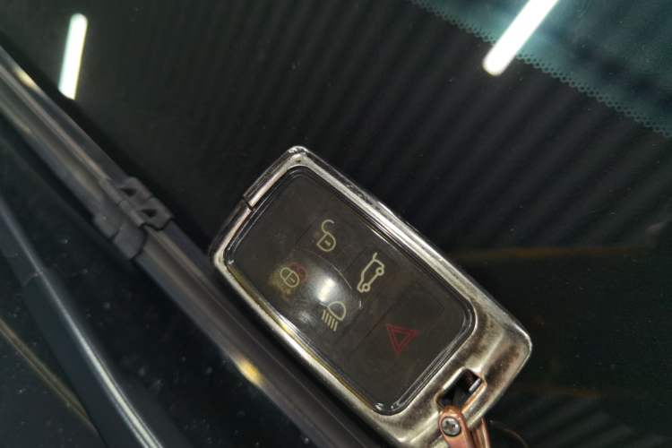 Used Land Rover Range Velar 2024 Dynamic HSE Interior 1