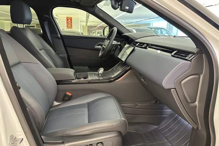 Used Land Rover Range Velar 2024 Dynamic SE Interior 12