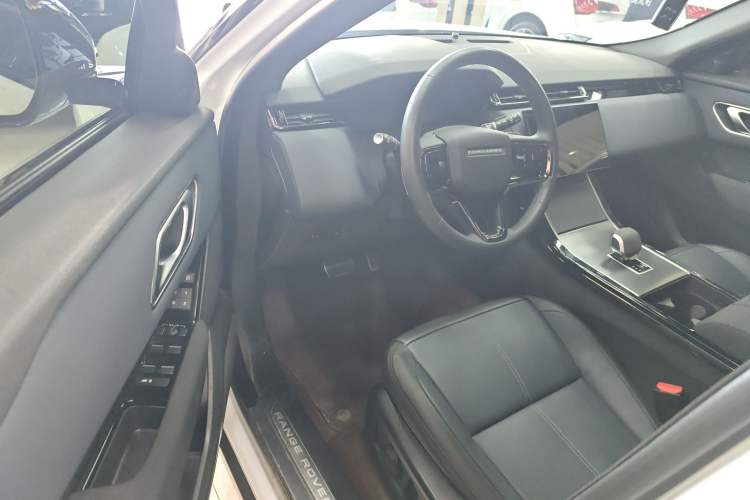 Used Land Rover Range Velar 2024 Dynamic SE Interior 3