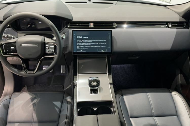 Used Land Rover Range Velar 2024 Dynamic SE Interior 4