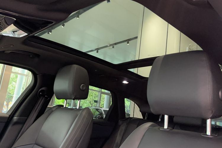 Used Land Rover Range Velar 2024 Dynamic SE Interior 6