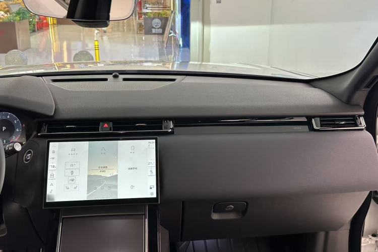 Used Land Rover Range Velar 2024 Dynamic SE Interior 6