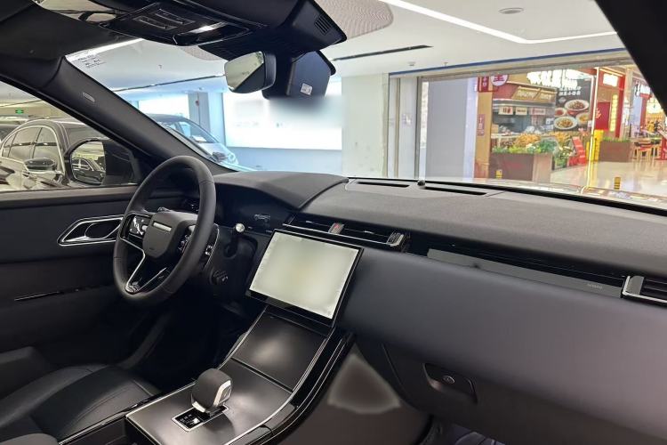 Used Land Rover Range Velar 2024 Dynamic SE Interior 9