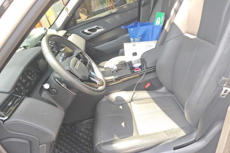 Used Land Rover Range Velar 2024 Dynamic SE Left Front Seat
