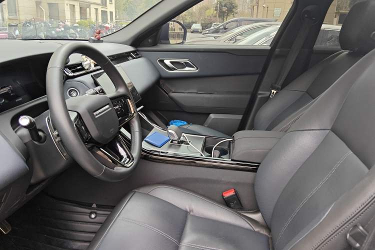 Used Land Rover Range Velar 2024 Dynamic SE Left Front Seat