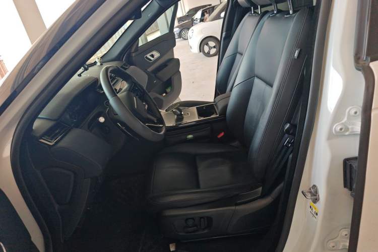 Used Land Rover Range Velar 2024 Dynamic SE Left Front Seat