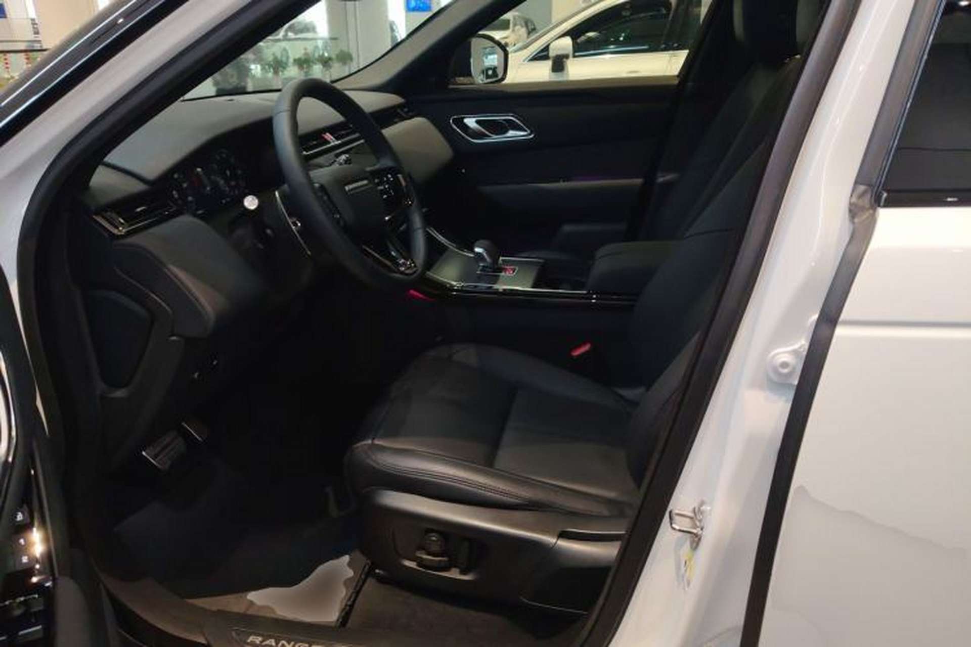 Used Land Rover Range Velar 2024 Dynamic SE Left Front Seat