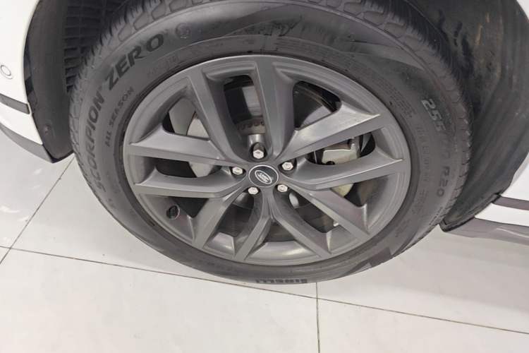 Used Land Rover Range Velar 2024 Dynamic SE Left Front Wheel Hub
