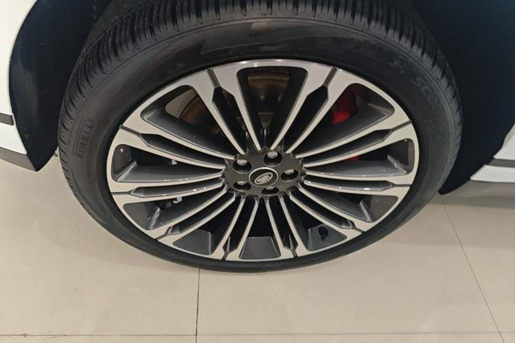 Used Land Rover Range Velar 2024 Flagship Edition Left Front Wheel Hub