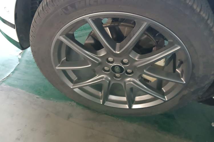 Used Land Rover Range Velar 2024 Dynamic HSE Left Front Wheel Hub