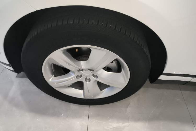 Used Land Rover Range Velar 2024 S Model Left Front Wheel Hub