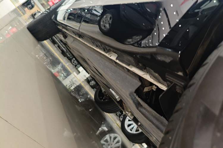 Used Land Rover Range Velar 2024 Flagship Edition Left Side Sill