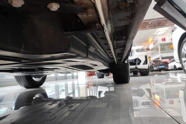 Used Land Rover Range Velar 2024 Dynamic SE Left Side Sill