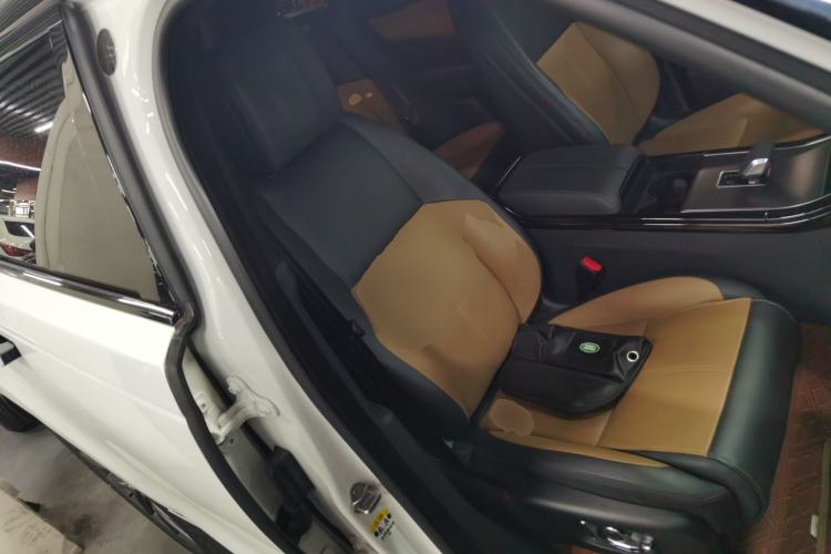 Used Land Rover Range Velar 2024 Dynamic HSE Right Front Seat