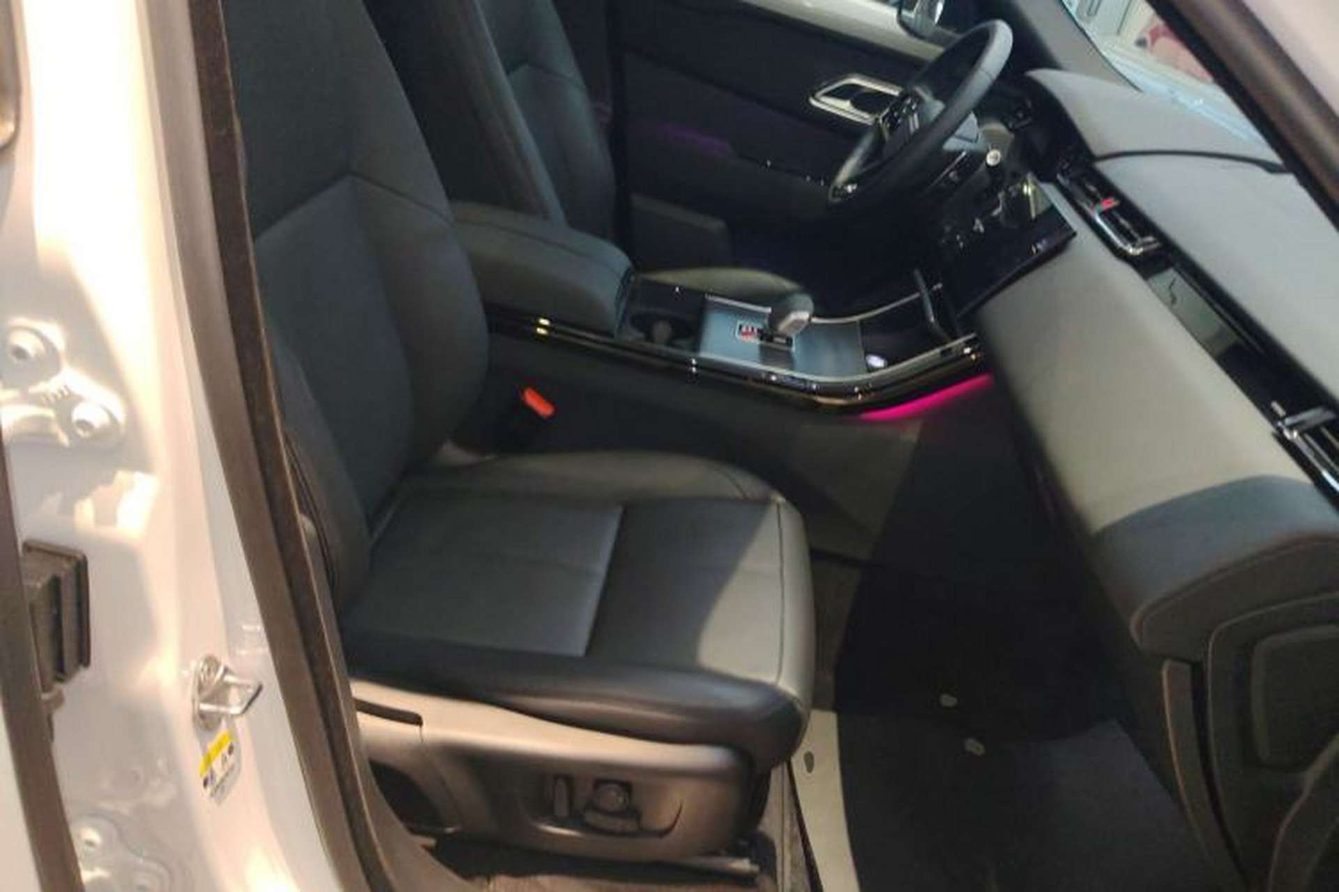 Used Land Rover Range Velar 2024 Dynamic SE Right Front Seat