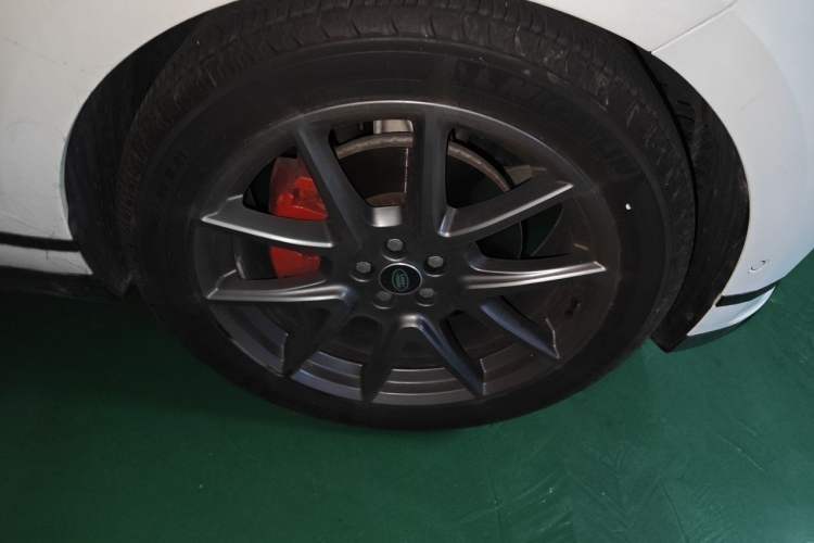Used Land Rover Range Velar 2024 Dynamic HSE Right Front Wheel Hub