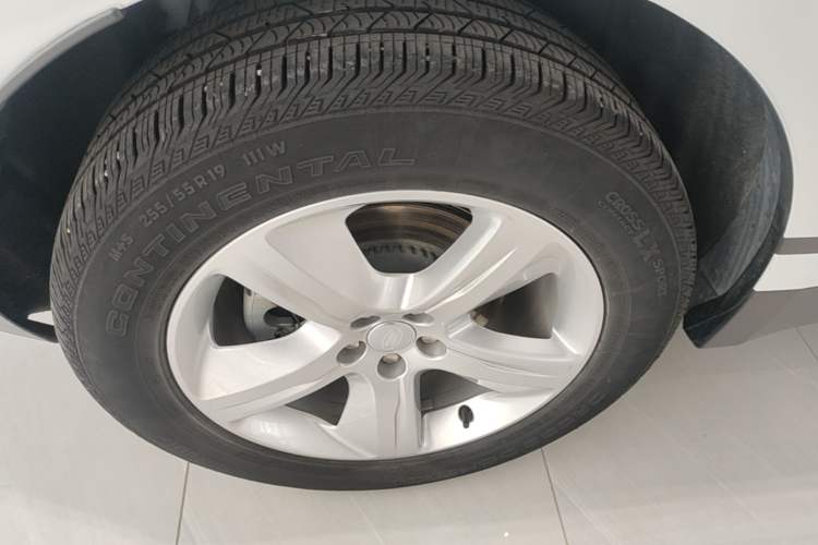 Used Land Rover Range Velar 2024 S Model Right Rear Wheel Hub