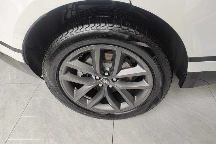 Used Land Rover Range Velar 2024 Dynamic SE Right Rear Wheel Hub