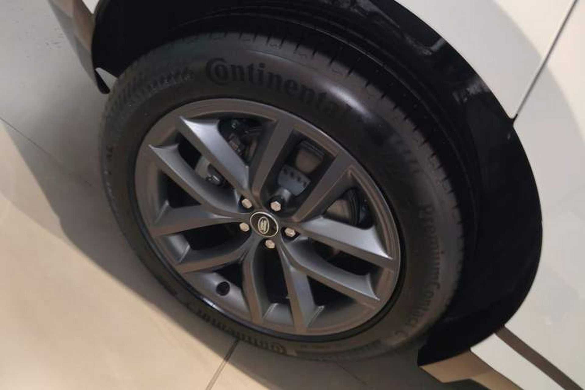 Used Land Rover Range Velar 2024 Dynamic SE Right Rear Wheel Hub