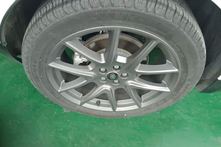 Used Land Rover Range Velar 2024 Dynamic HSE Right Rear Wheel Hub