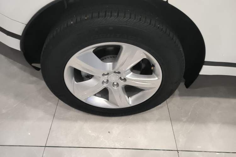 Used Land Rover Range Velar 2024 S Model Right Rear Wheel Hub