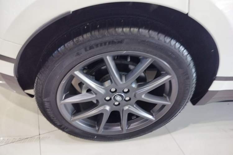 Used Land Rover Range Velar 2024 Dynamic HSE Right Rear Wheel Hub