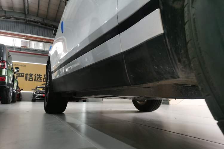 Used Land Rover Range Velar 2024 S Model Right Side Sill