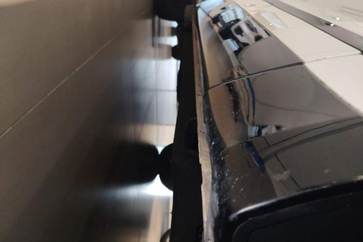 Used Land Rover Range Velar 2024 Dynamic SE Right Side Sill