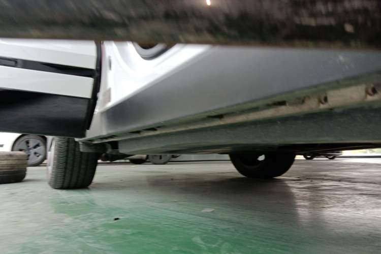 Used Land Rover Range Velar 2024 Dynamic HSE Right Side Sill