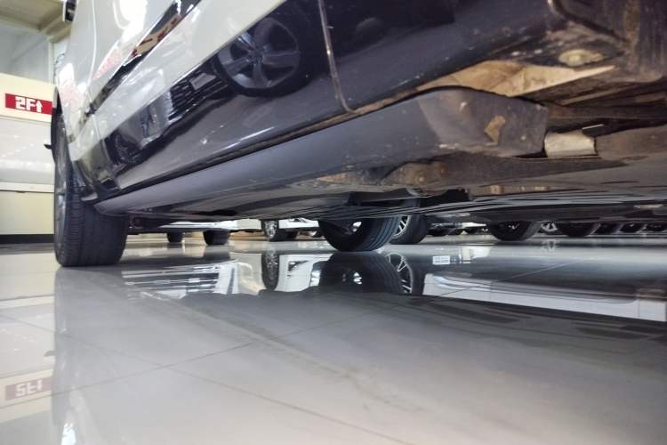 Used Land Rover Range Velar 2024 Dynamic HSE Right Side Sill