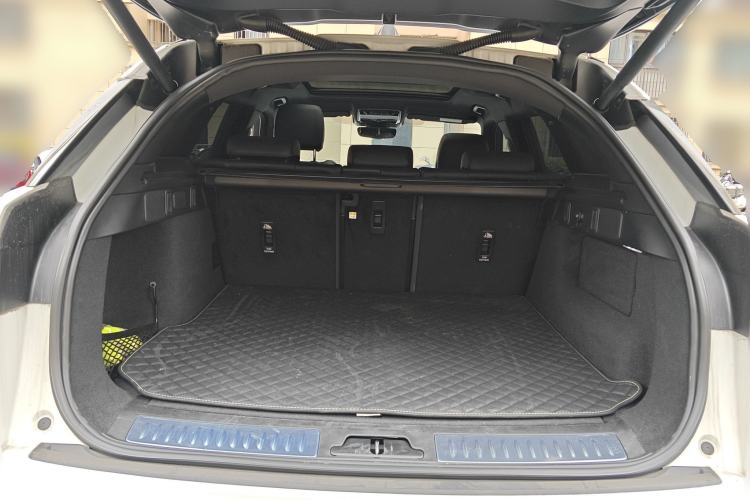 Used Land Rover Range Velar 2024 Dynamic SE Trunk