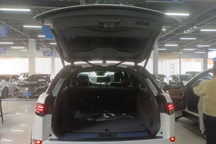 Used Land Rover Range Velar 2024 Dynamic HSE Trunk