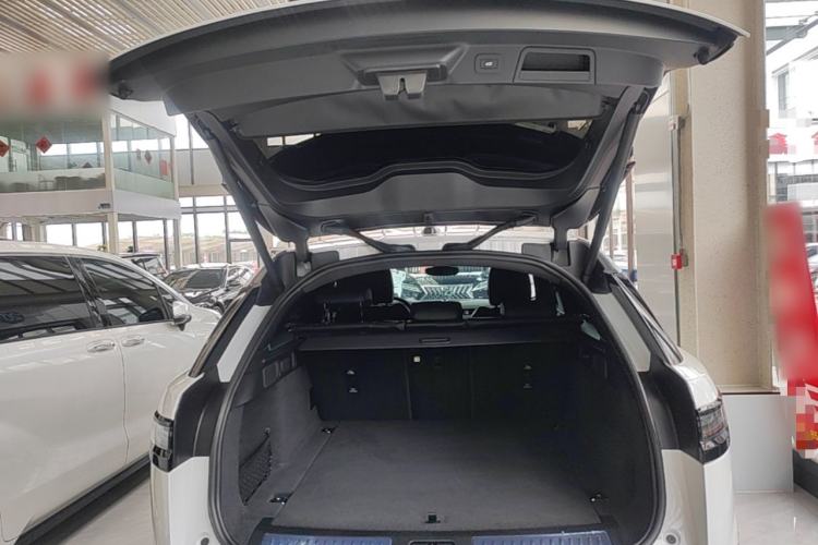 Used Land Rover Range Velar 2024 Dynamic SE Trunk