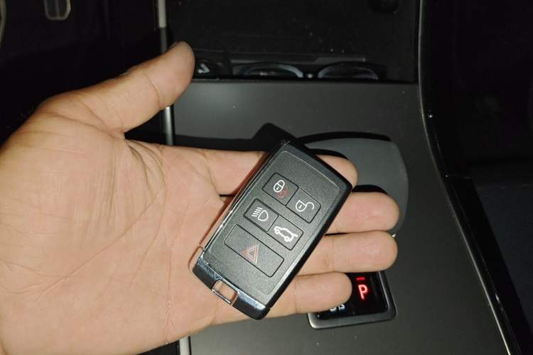 Used Land Rover Range Velar 2024 Dynamic SE Vehicle Key