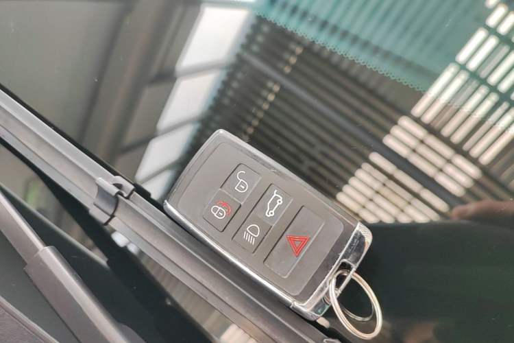 Used Land Rover Range Velar 2024 Dynamic SE Vehicle Key