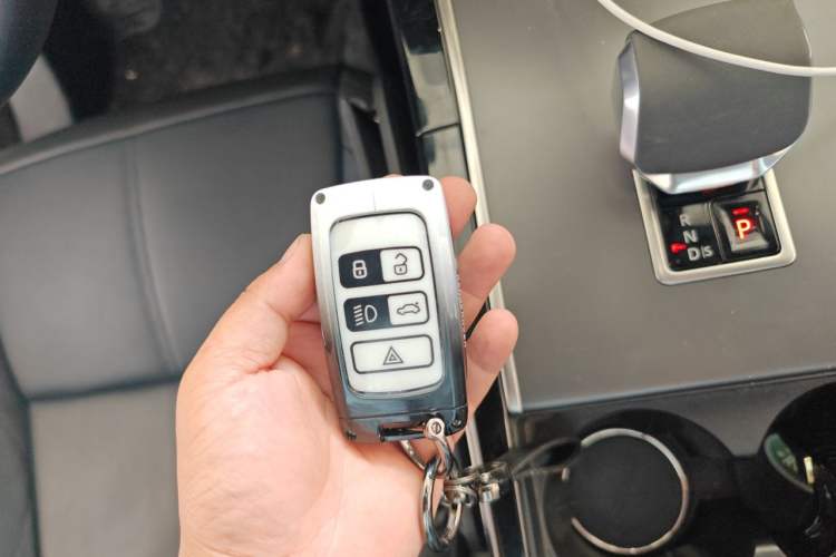 Used Land Rover Range Velar 2024 Dynamic SE Vehicle Key