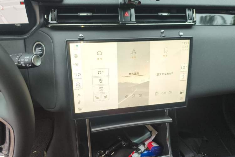 Used Land Rover Range Velar 2025 Dynamic SE Audio And AC Panel