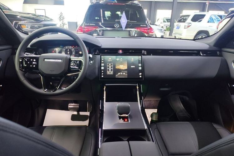 Used Land Rover Range Velar 2025 Dynamic SE Center Console