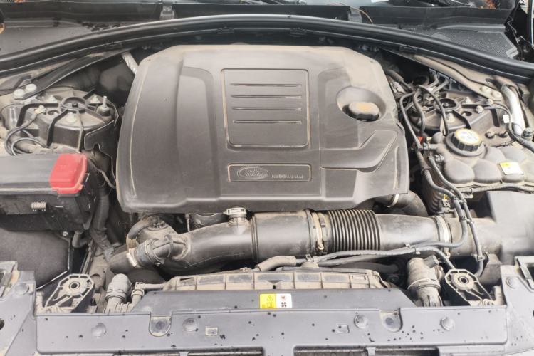 Used Land Rover Range Velar 2025 Dynamic SE Engine Bay